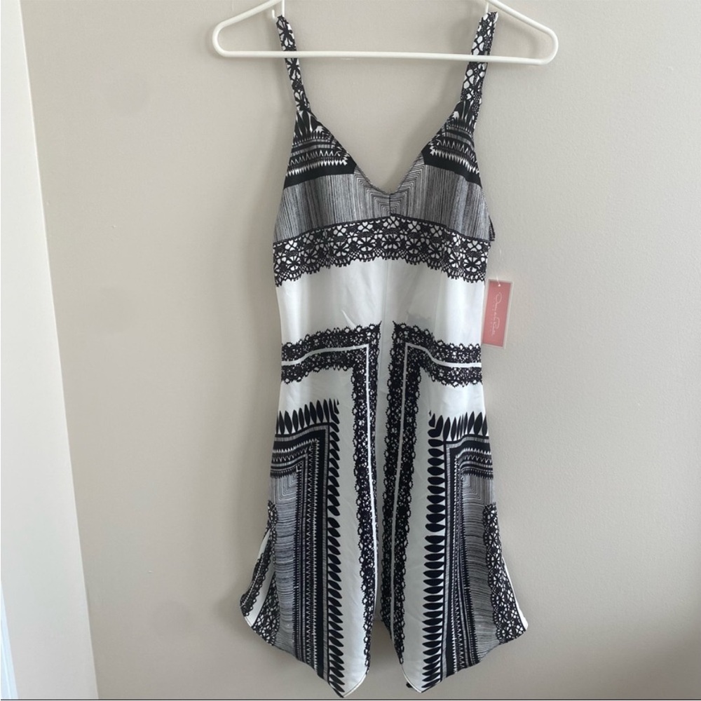 Oscar de la Renta black and white nightgown